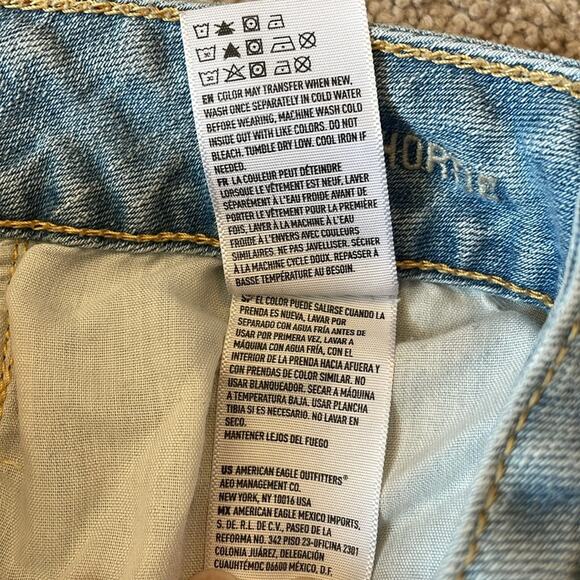 American Eagle Womens Jean Shorts Size 8 Distressed White Knit Design Light Wash - Picture 7 of 11